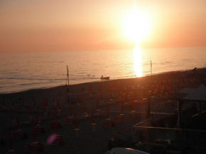 Гостиница Sulla Spiaggia  Анцио
